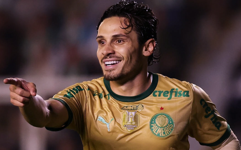 Raphael Veiga marca e Palmeiras volta a ter jogador com 100 gols após 30 anos