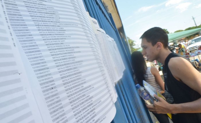 Para concorrer ao financiamento, o candidato precisa ter feito qualquer uma das últimas dez edições do Exame Nacional do Ensino Médio (Enem)