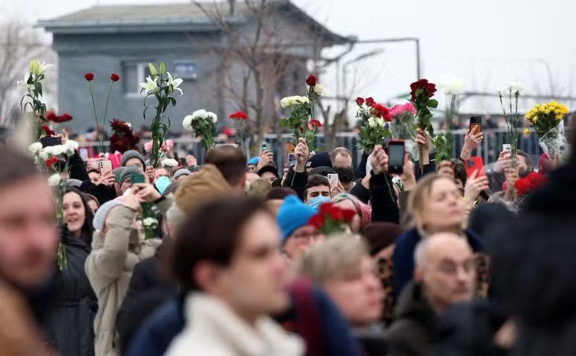 'Te amo para sempre': sem participar de funeral, viúva de Navalny presta homenagem em redes sociais