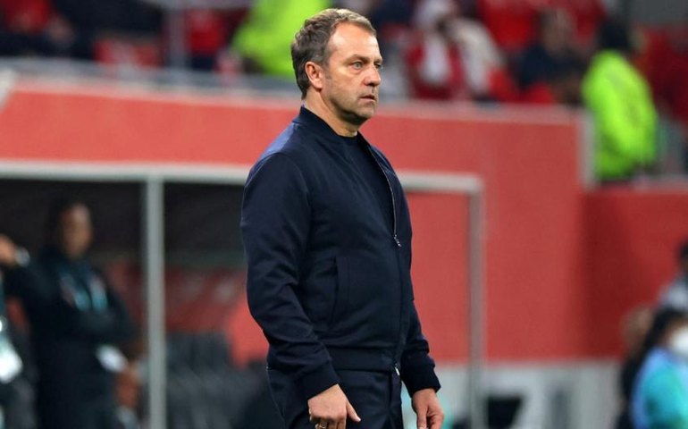 Hansi Flick assina por três anos e assume a seleção da Alemanha após a Eurocopa