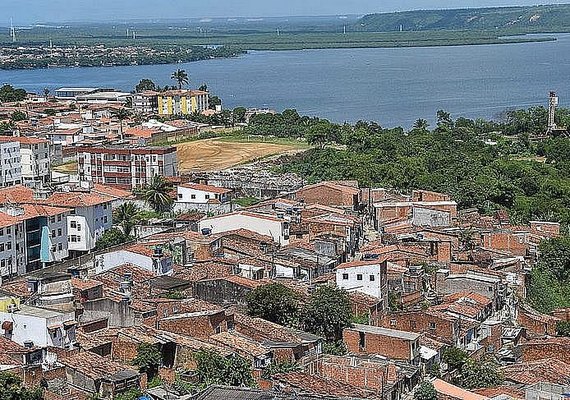 Após tremores, Defesa Civil alerta para risco de desabamento no Mutange