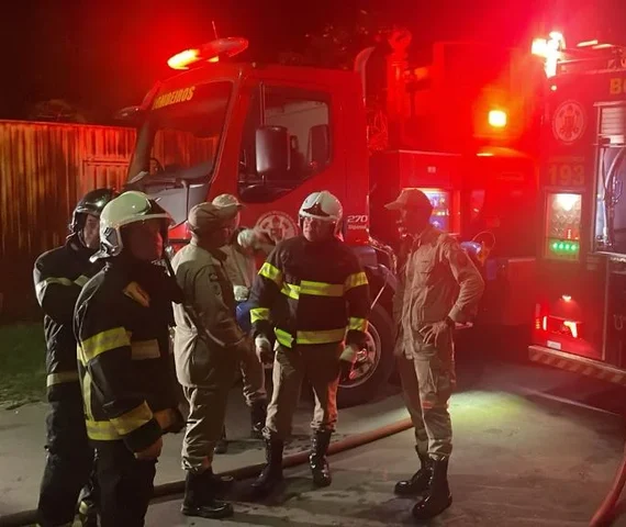 Polícia Civil investiga incêndio em residência que deixou homem morto e mulher gravemente ferida
