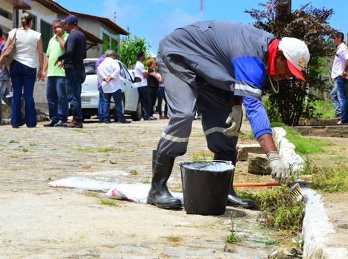 Trabalho de reeducandos deixa São Miguel dos Campos mais limpa