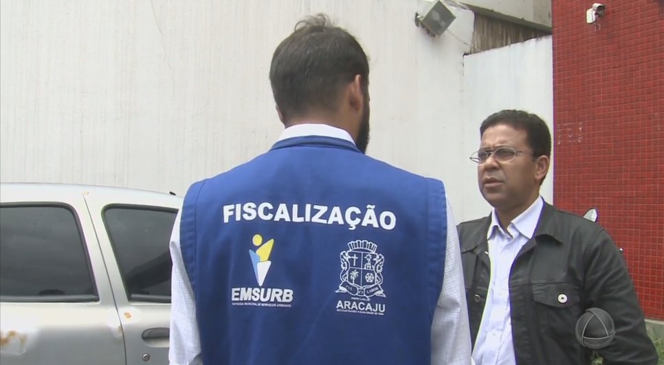 Funcionários da Emsurb são assaltados durante limpeza de canal no bairro Santos Dumont