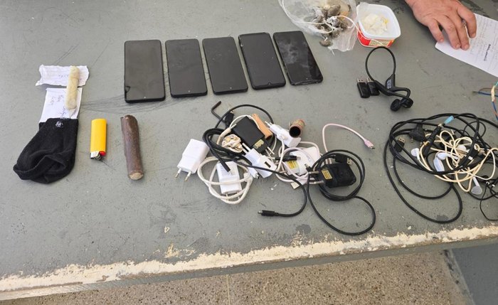 Ação dos policiais penais culminou na apreensão de material ilícito dentro de unidade prisional