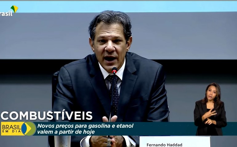 Impostos federais sobre a gasolina e o etanol voltam parcialmente