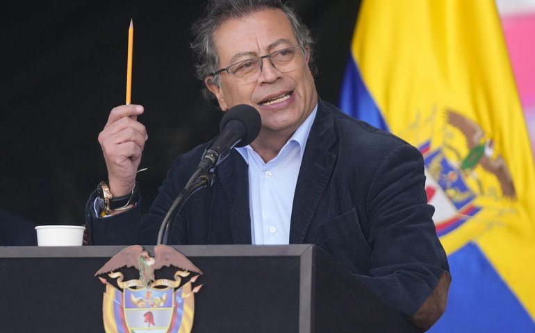 Presidente da Colômbia afirma que narcotraficantes planejam atacá-lo com mísseis