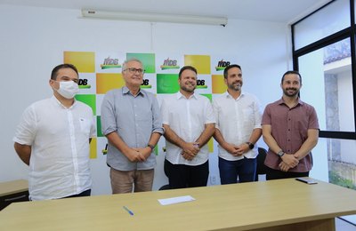 Léo Loureiro filia-se ao MDB e reforça continuidade do seu trabalho social em Alagoas 