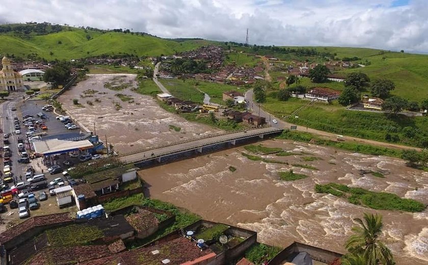 Rio Canhoto sobe e moradores de São José da Lage ficam desabrigados