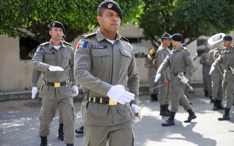  Polícia Militar promove Entrega do Espadim Tiradentes a cadetes do Curso de Formação de Oficiais 