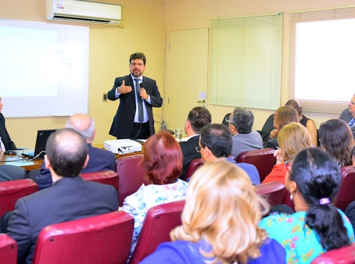 Juiz Carlos Cavalcanti compartilha em Pernambuco experiências do Moradia Legal
