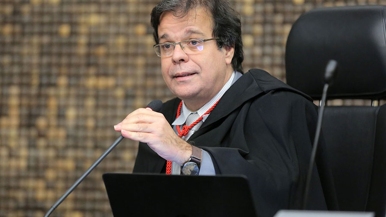 Alcides Gusmão renuncia à Presidência do TJ; Tutmés assume