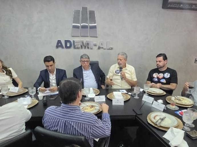 “A construção civil e o mercado imobiliário são vitais para uma AL cada vez mais forte e terão nosso apoio integral no Senado”, assegura Arthur Lira em almoço na Ademi, junto com JHC e Marina