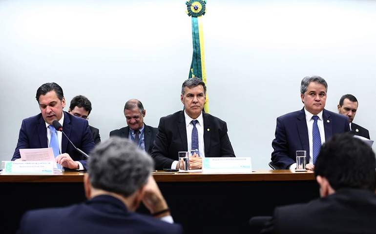 Comissão de Orçamento eleva recursos do Fundo Eleitoral e adia votação da LDO