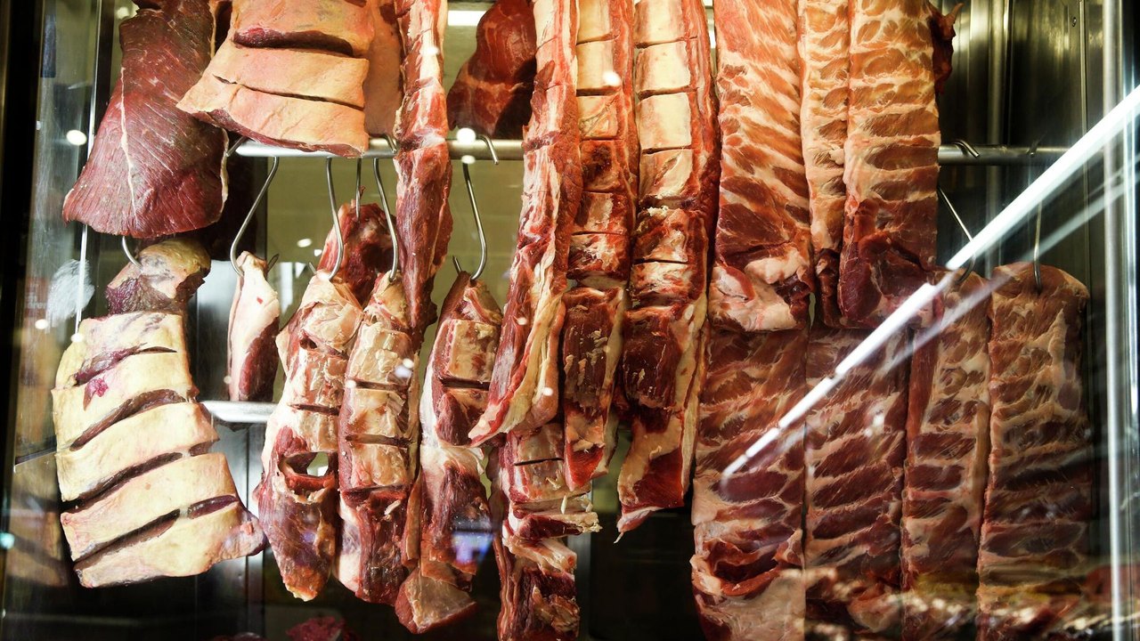 Brasil domina mercado global de carne bovina e registra recorde de exportação em 2025, diz ABIEC