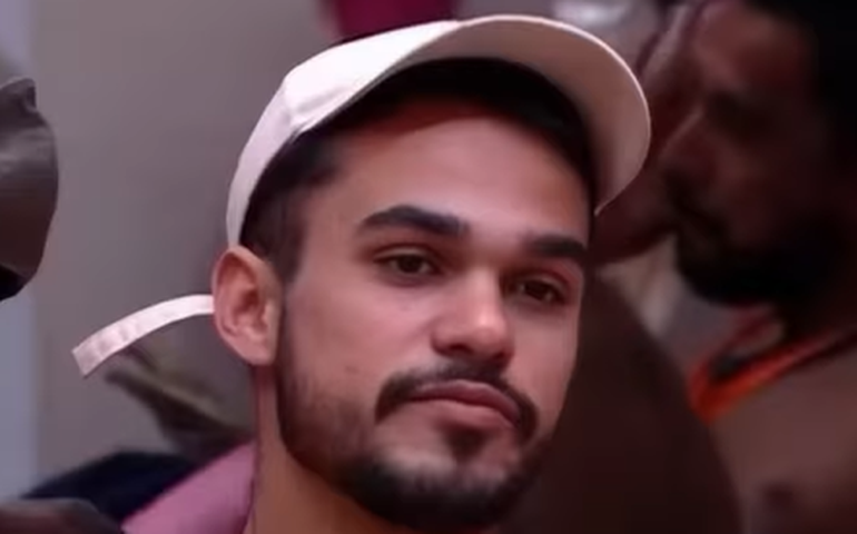 'BBB 25': João Gabriel diz não lembrar do beijo em Thamiris que Renata revelou para a casa