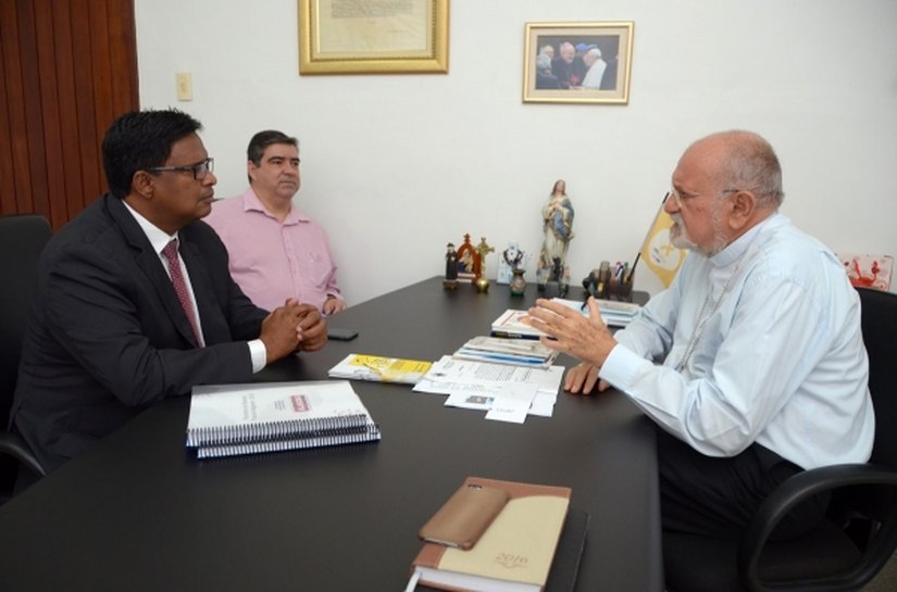 Gestores da Seris participam de encontro com arcebispo