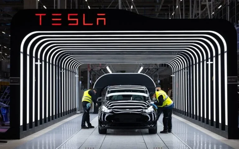 Tesla faz recall de mais de 375 mil veículos devido a problema na direção hidráulica