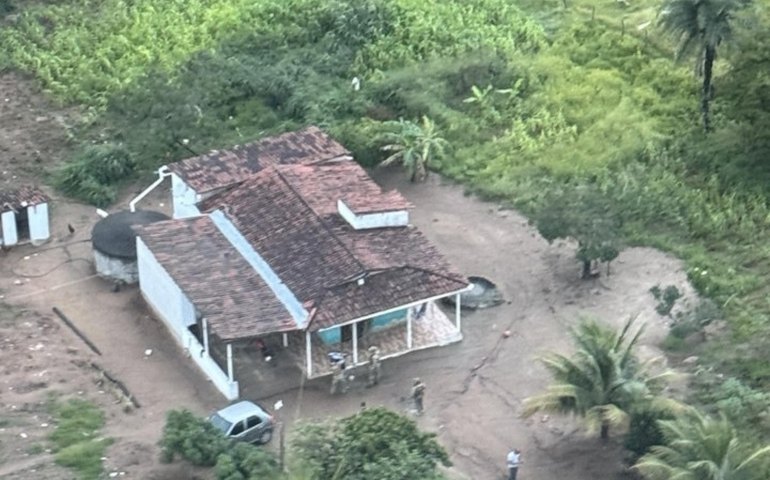 DEA garante apoio aéreo em operação que prendeu suspeitos de homicídios e apreendeu armas no Sertão