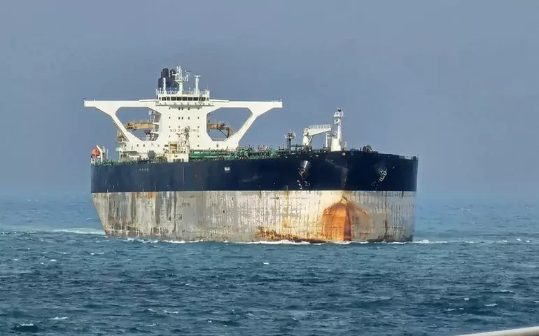 EUA atendem Moscou e libertam 2 russos da tripulação de petroleiro