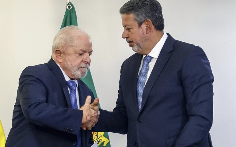 Lula sucumbe mais uma vez aos desejos do 'rei Arthur'; presidente da CEF é indicação de Lira