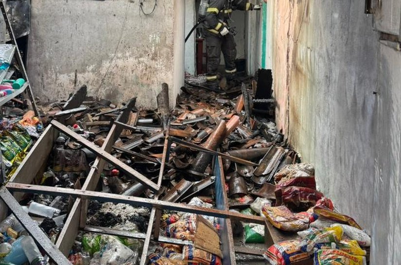 Casa é destruída por incêndio em Canapi; vídeo mostra tudo queimado