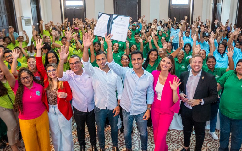 Prefeito JHC assina contrato para ampliar a coleta seletiva em Maceió