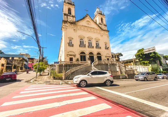 DMTT interdita Ladeira da Catedral para passagem de 300 padres em Maceió