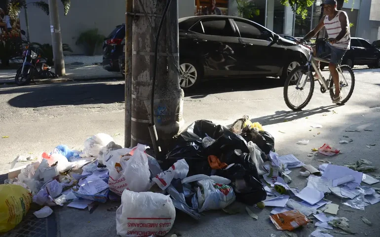 SP: mutirão de limpeza chama atenção sobre descarte adequado do lixo