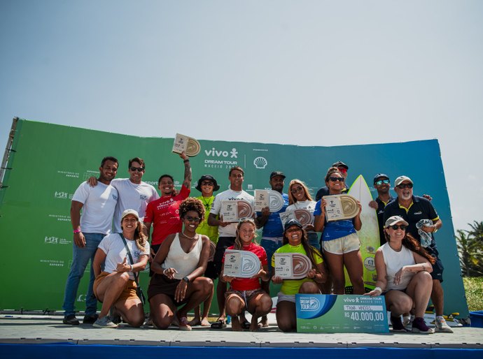 Brasileiro de Surf: atletas do Sudeste e do Sul vencem etapa local do campeonato