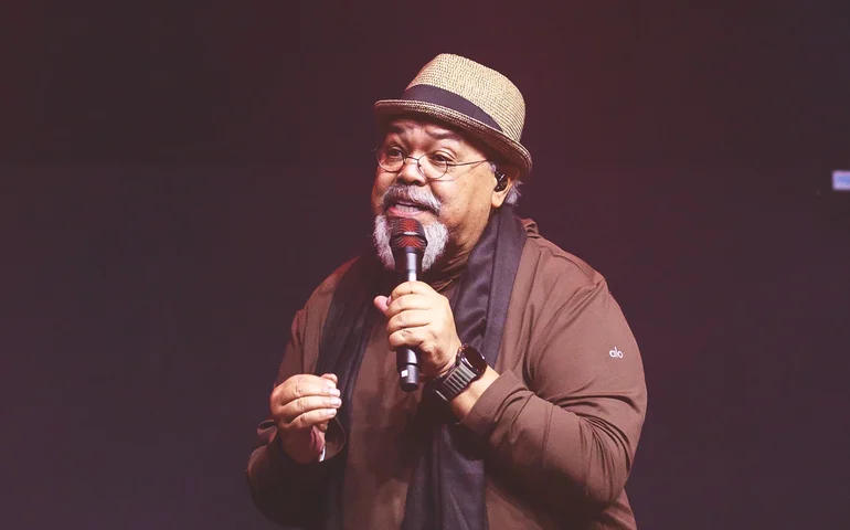 Jorge Aragão abre turnê nacional com a “Feijoada de Jorge” no Varanda Estaiada