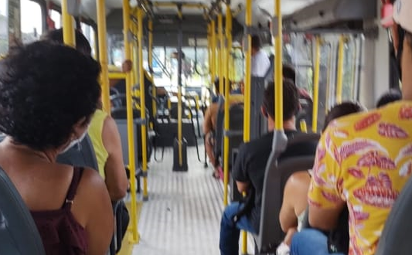 Homem é preso por ato obsceno dentro ônibus no Jacintinho