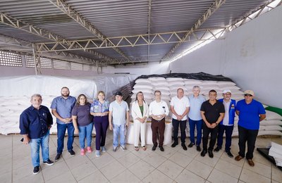 Prefeita Tia Júlia recebe superintendente regional da Conab e fortalece parceria entre município e Governo Federal na manutenção do PAA
