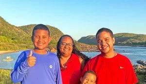 Amanda Carolyne, os dois filhos e o esposo Jefferson - Foto: Reprodução / Instagram