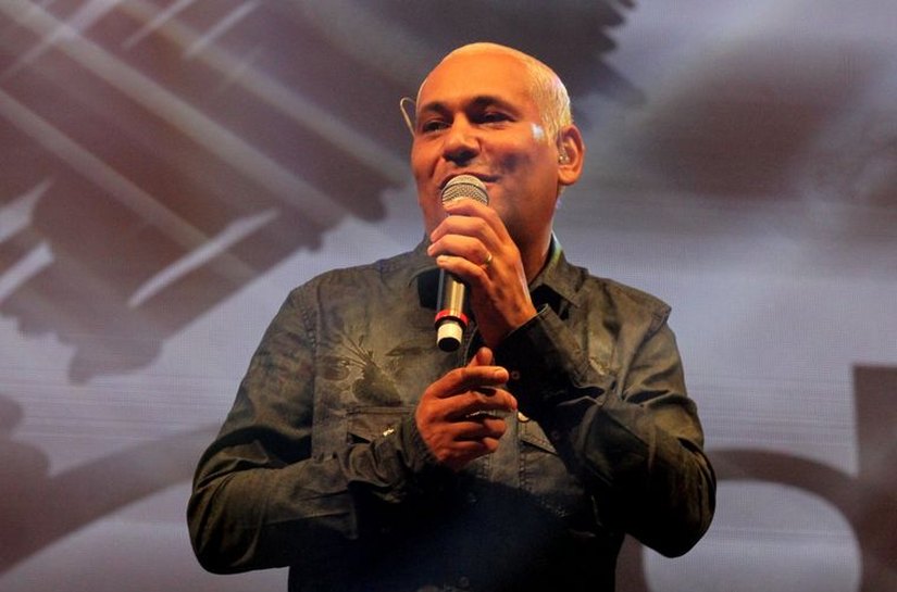 Ex-vocalista do Exaltasamba, Chrigor canta seus sucessos em Maceió