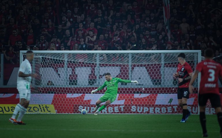 Nenê marca de novo e Juventude vence Athletico-PR fora de casa no Brasileirão