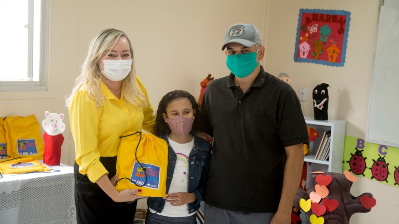 Secretaria de Educação de Rio Largo promove entrega simbólica de kits literários