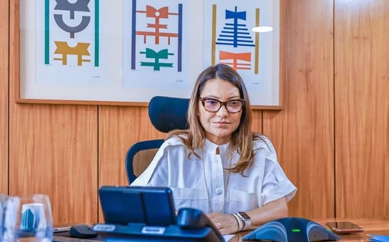 AGU trabalha para remover fake news acusando Janja de viajar com 200 malas com dinheiro do INSS