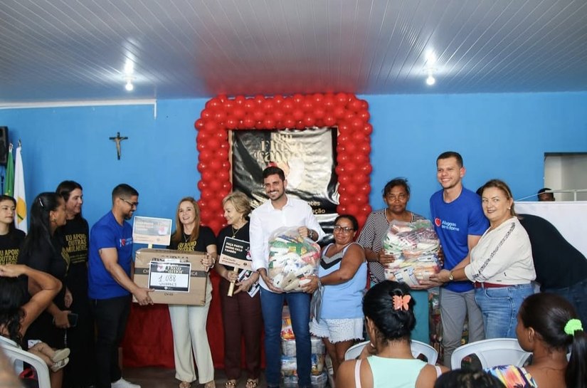 Em parceria com TJ, prefeito Dalminho entrega absorventes da campanha “Um Fluxo de Amor” a mulheres de Belo Monte