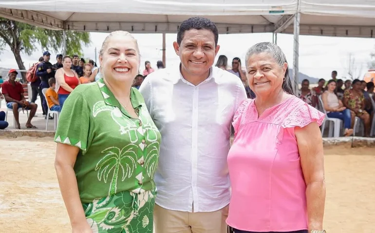 Contrariado, ex-prefeito manda demitir filha de vice-prefeita de Palmeira