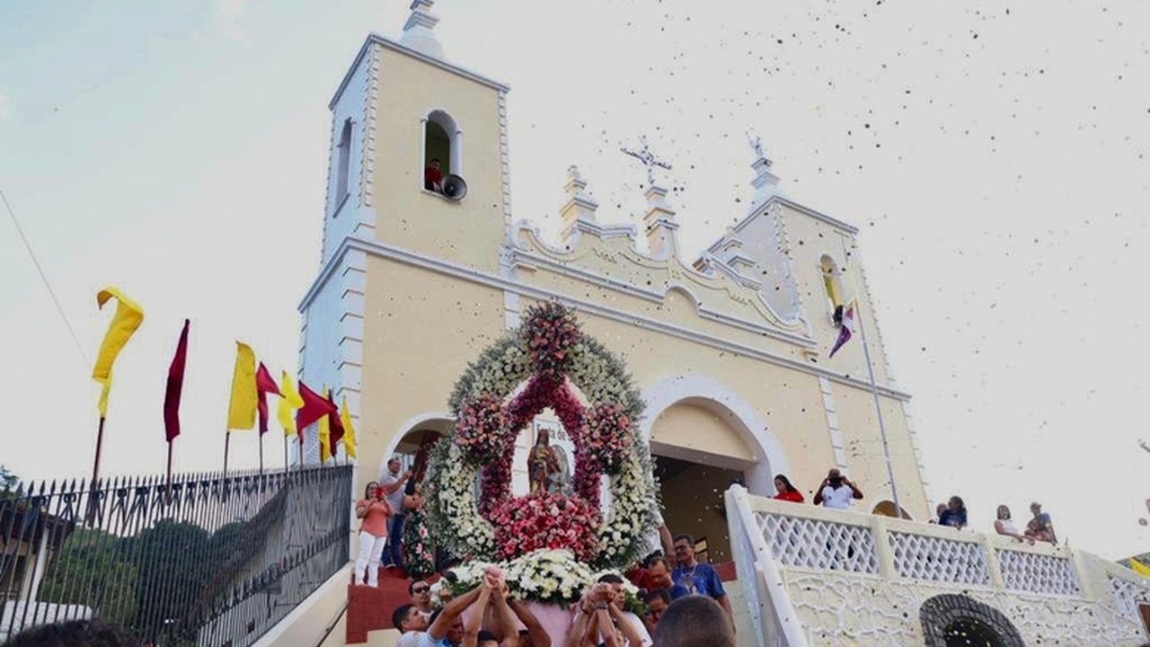 Santana do Mundaú encerra festejos de Senhora Sant’Ana com procissão e shows