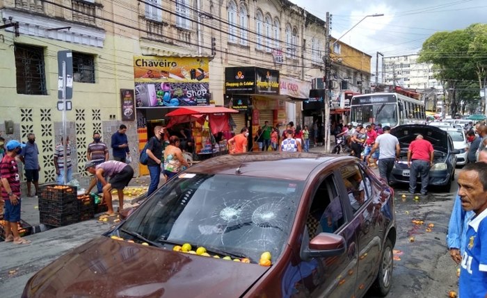 Motorista foi agredido por ambulantes no Centro