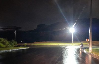 Sima instala refletores no acesso à Grota do Arroz em Cruz das Almas