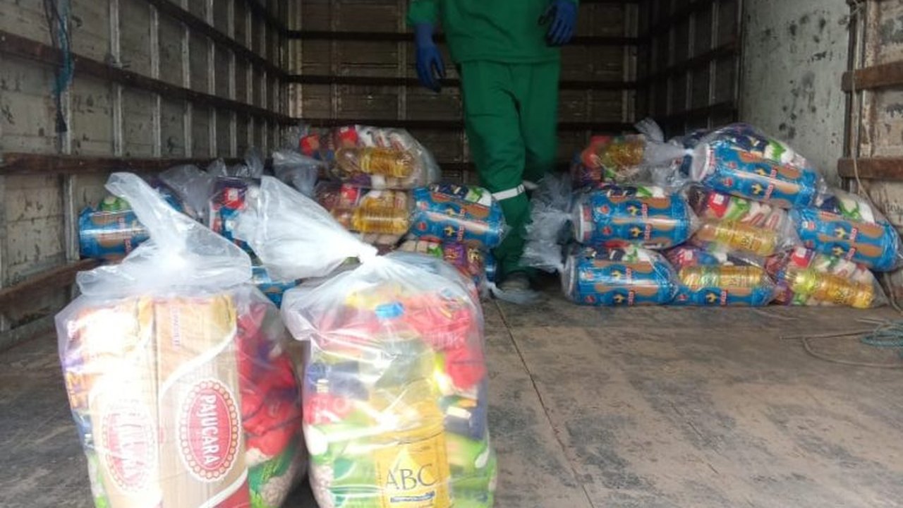 Pandemia: comunidade no Benedito Bentes recebe cestas básicas