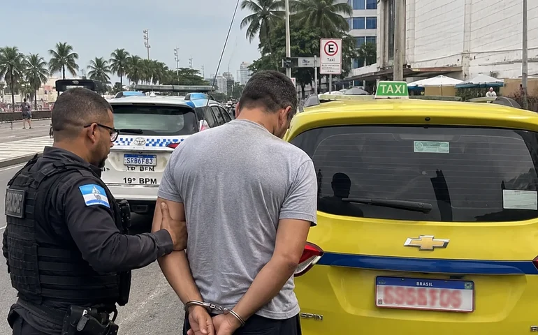 Taxista é preso em Copacabana após tentar cobrar R$ 3,4 mil de turistas alemães por corrida de cerca de R$ 40