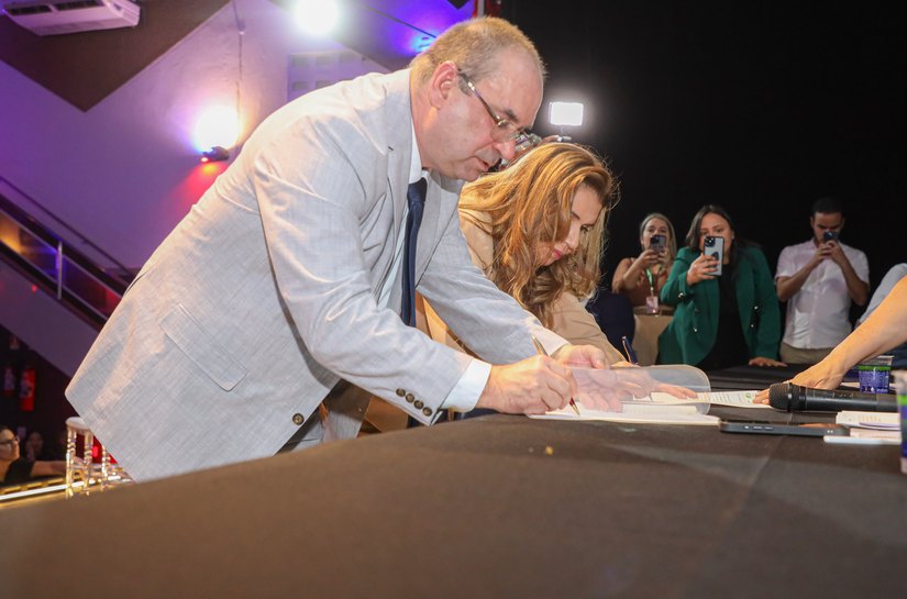 Luciano Barbosa inicia novo mandato com inauguração de creche e entrega de 38 máquinas agrícolas em Arapiraca