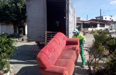 Mutirão de limpeza recolhe 40 toneladas de resíduos no Conjunto Eustáquio Gomes