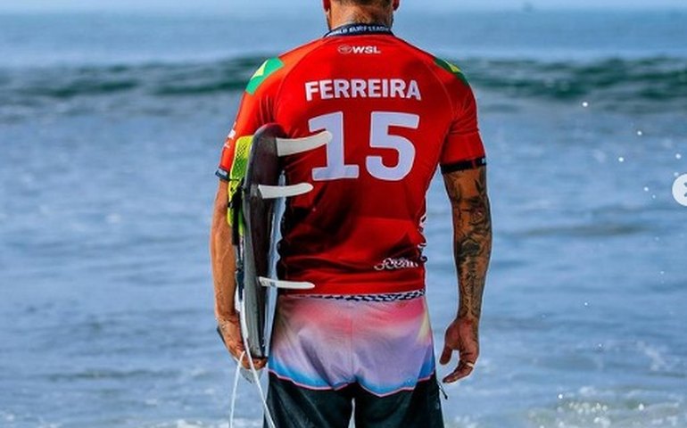 Italo leva virada na última onda em dia de zebras em Pipeline; Medina cai e Dora vai às oitavas