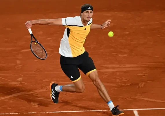 Zverev supera Minaur em sets diretos e reedita semifinal de 2023 contra Casper Ruud