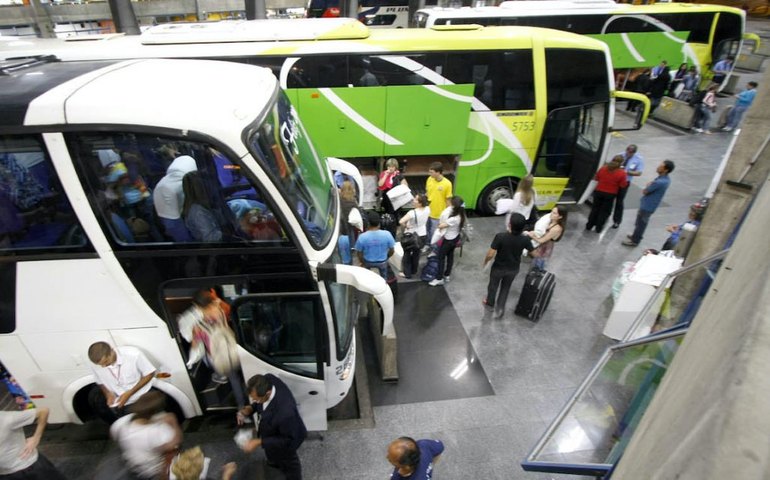 Viagens de ônibus em alta exigem mais atenção à segurança